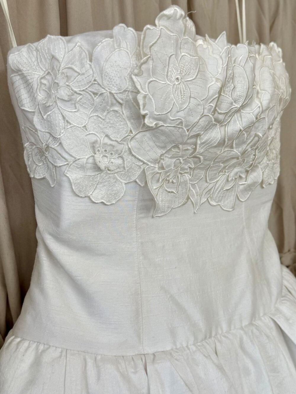 BHLDN Anthropologie Strapless Floral Applique Bubble Hem White Mini Dress 4 - Picture 5 of 16